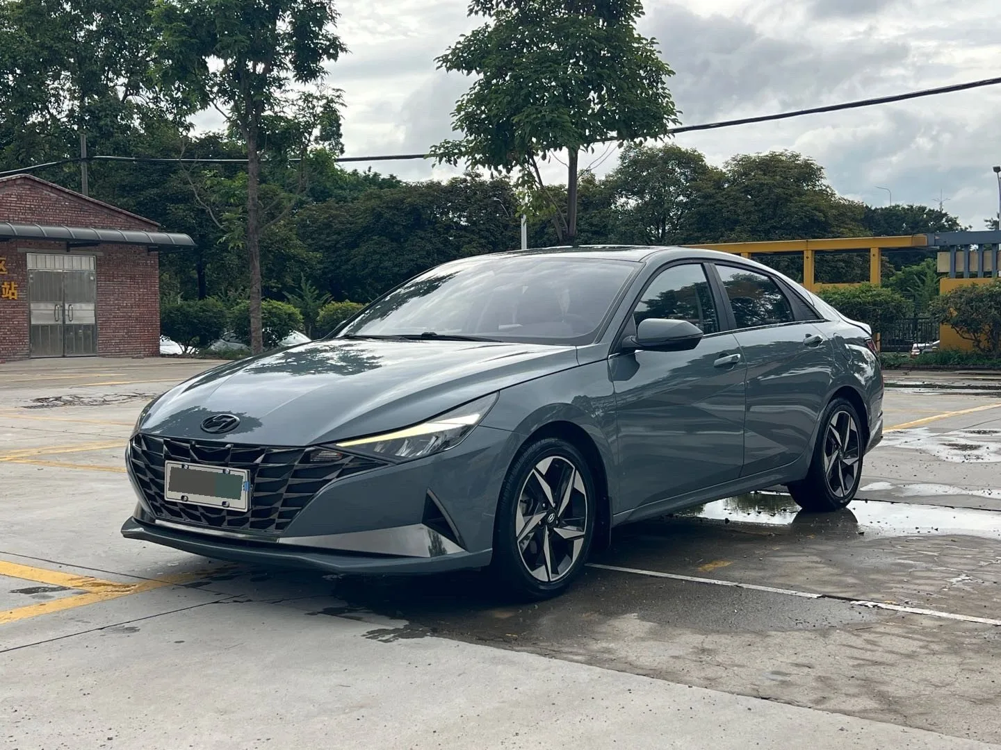 Hyundai Elantra 2021 1.5L CVT LUX Premium Edition