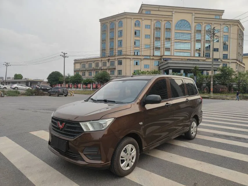 Wuling 2019 Hongguang S 1.5 Standard 5-Seater Manual Transmission