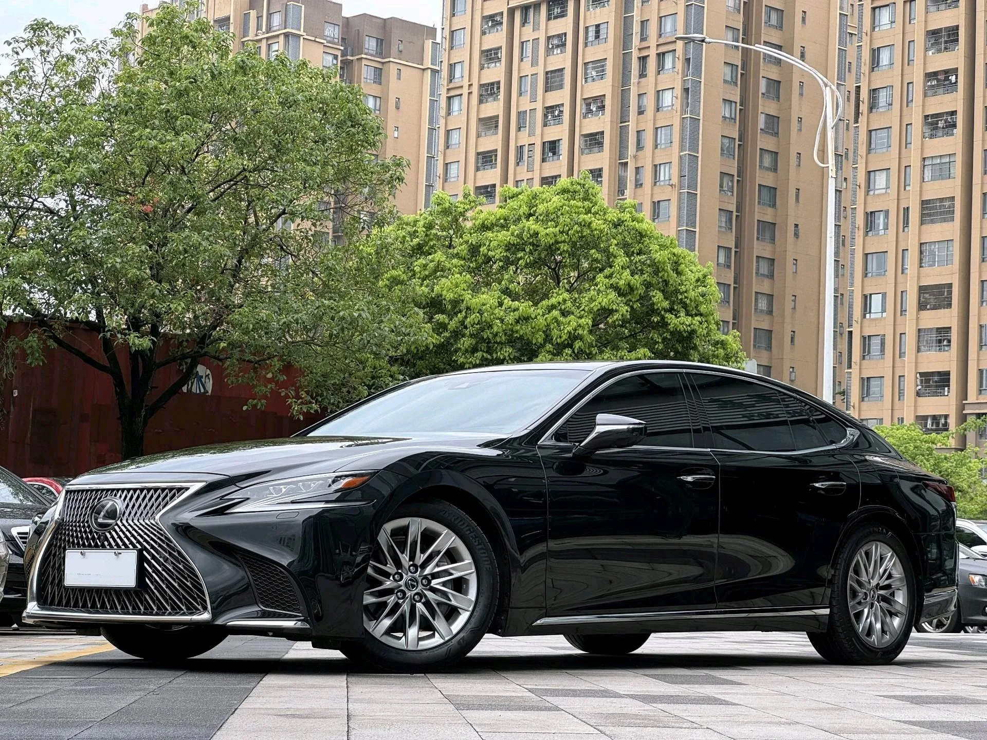 2018 Lexus LS 350 Luxury Edition, China V Emission Standard