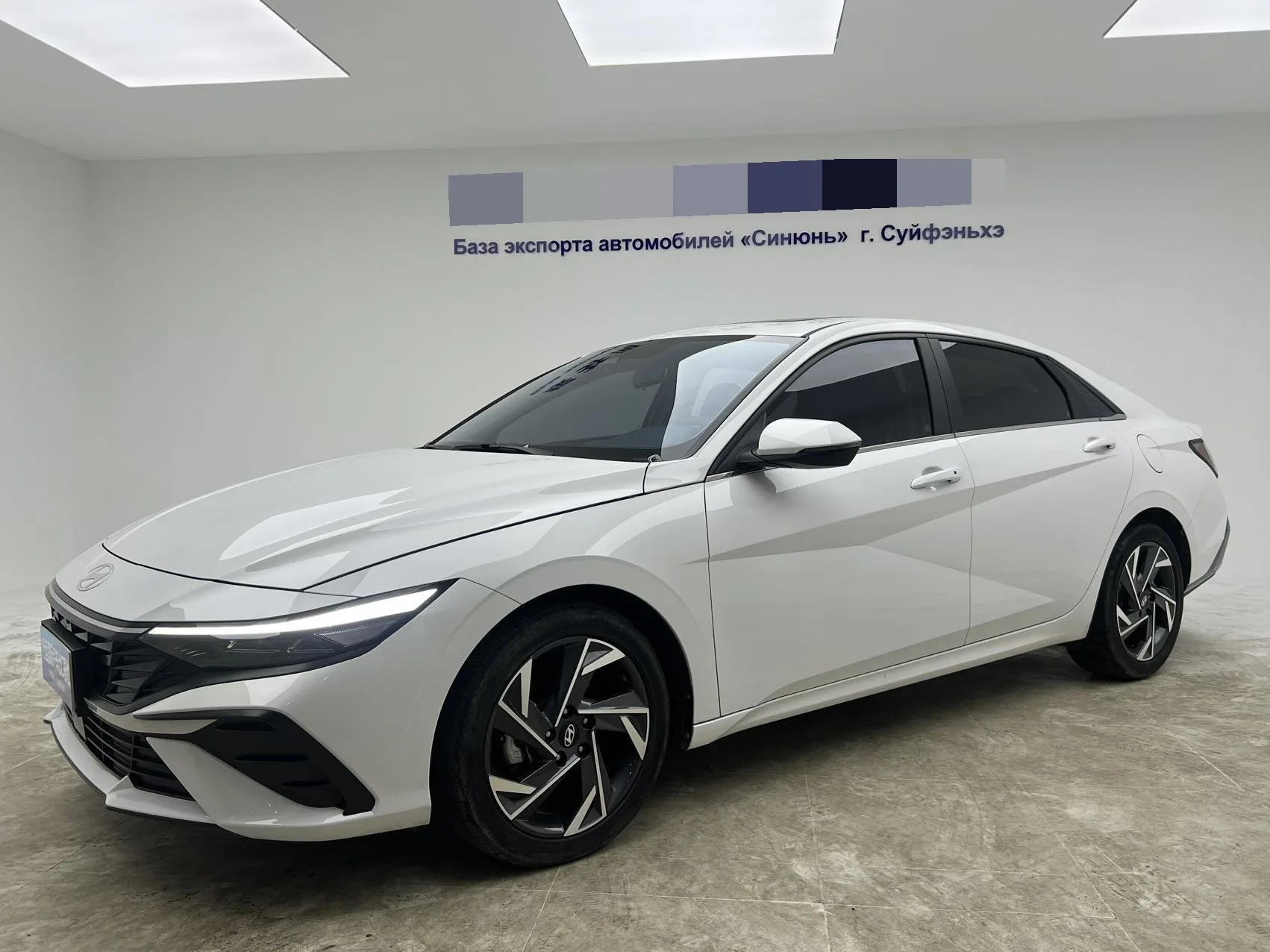 Hyundai Elantra 2023 1.5L CVT LUX Premium Edition