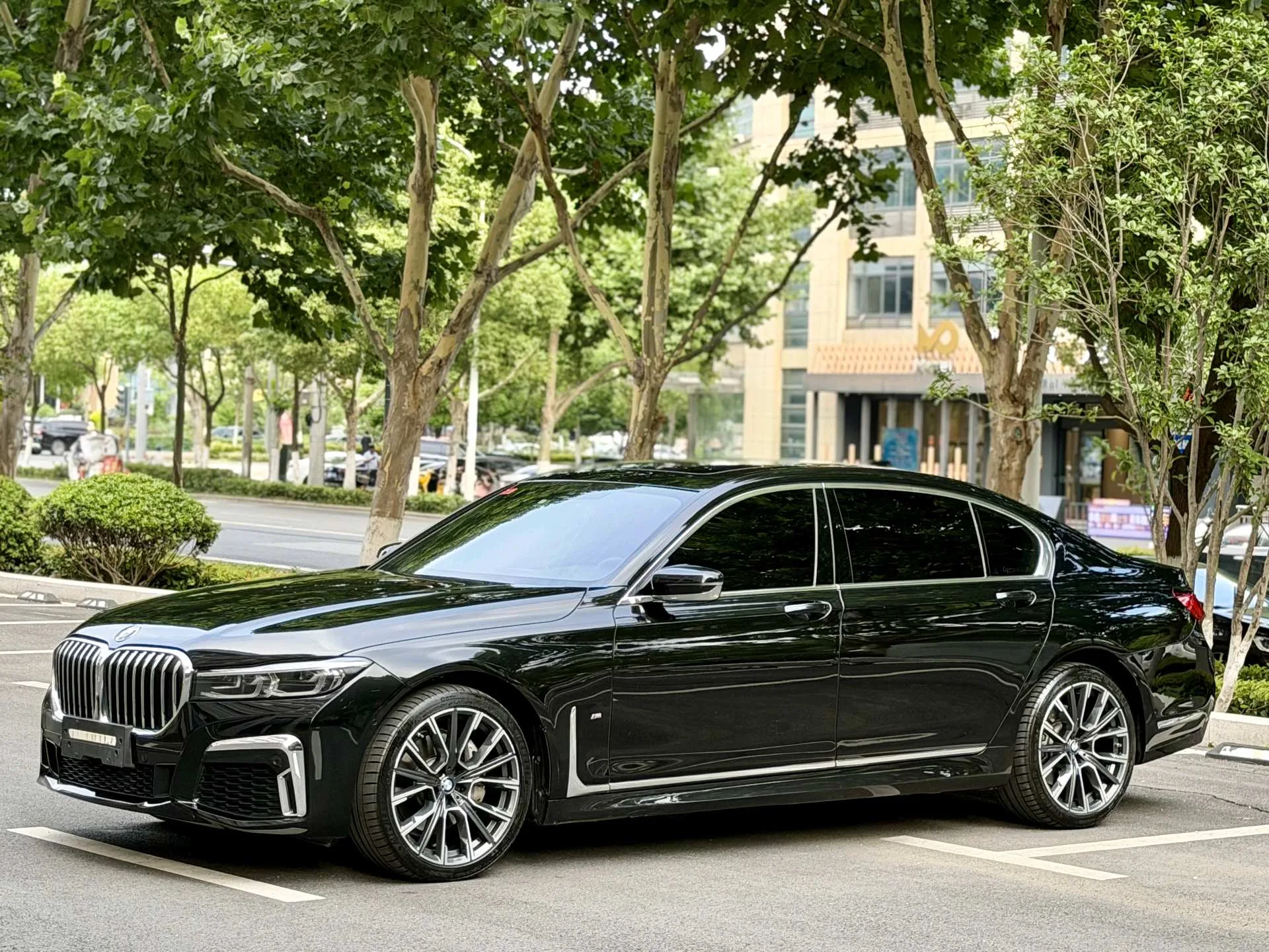 2019 BMW 7 Series 740Li Leading Edition with M Sport Package