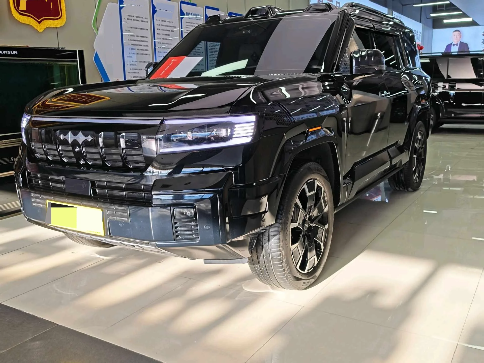 Formula Leopard 2025 Leopard 8 2.0T CVT Smart Flagship Edition 7-seater Automatic