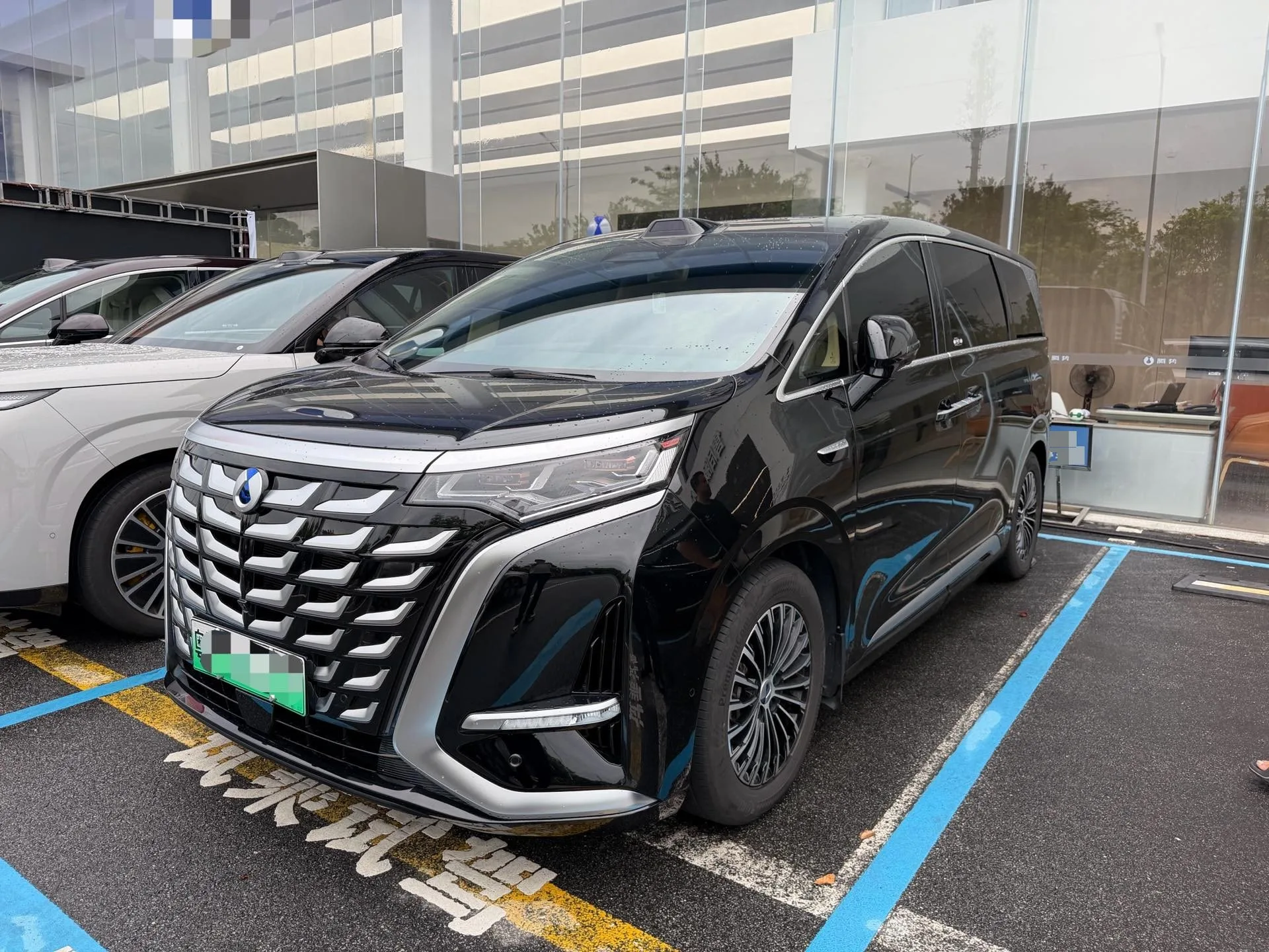 Dongfeng 2025 Model Year Dongfeng D9 DM-i 1.5T CVT Smart Driving Edition 1020 AWD Premium Model, Automatic Transmission
