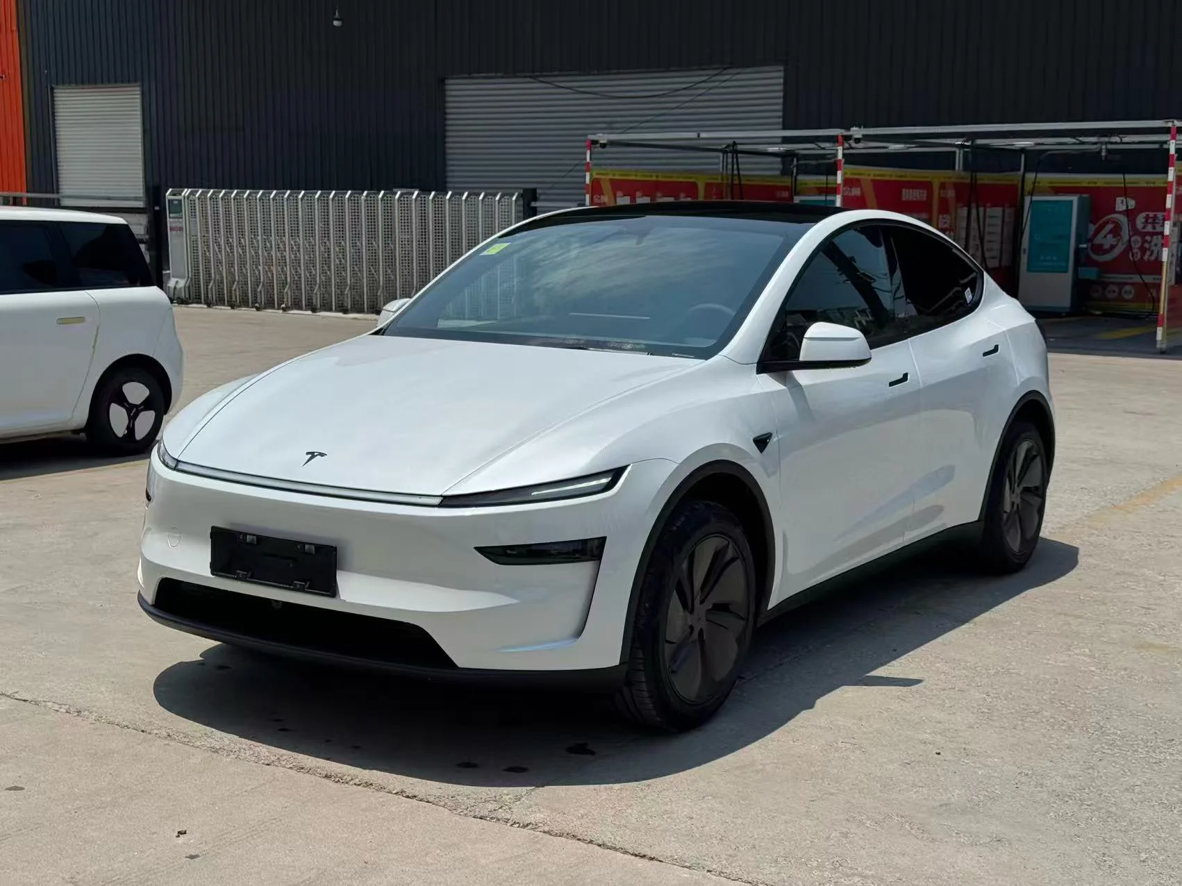 Tesla 2026 Model Y Long Range Rear-Wheel Drive Automatic