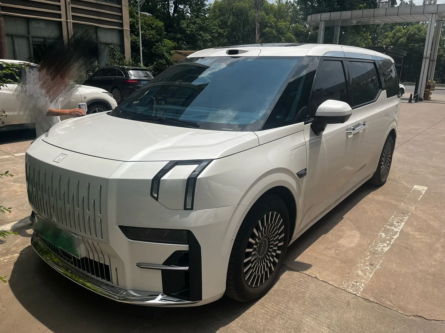Zeekr 2024 Zeekr 009 Six-Seater Executive Edition AWD 108kWh Automatic Transmission