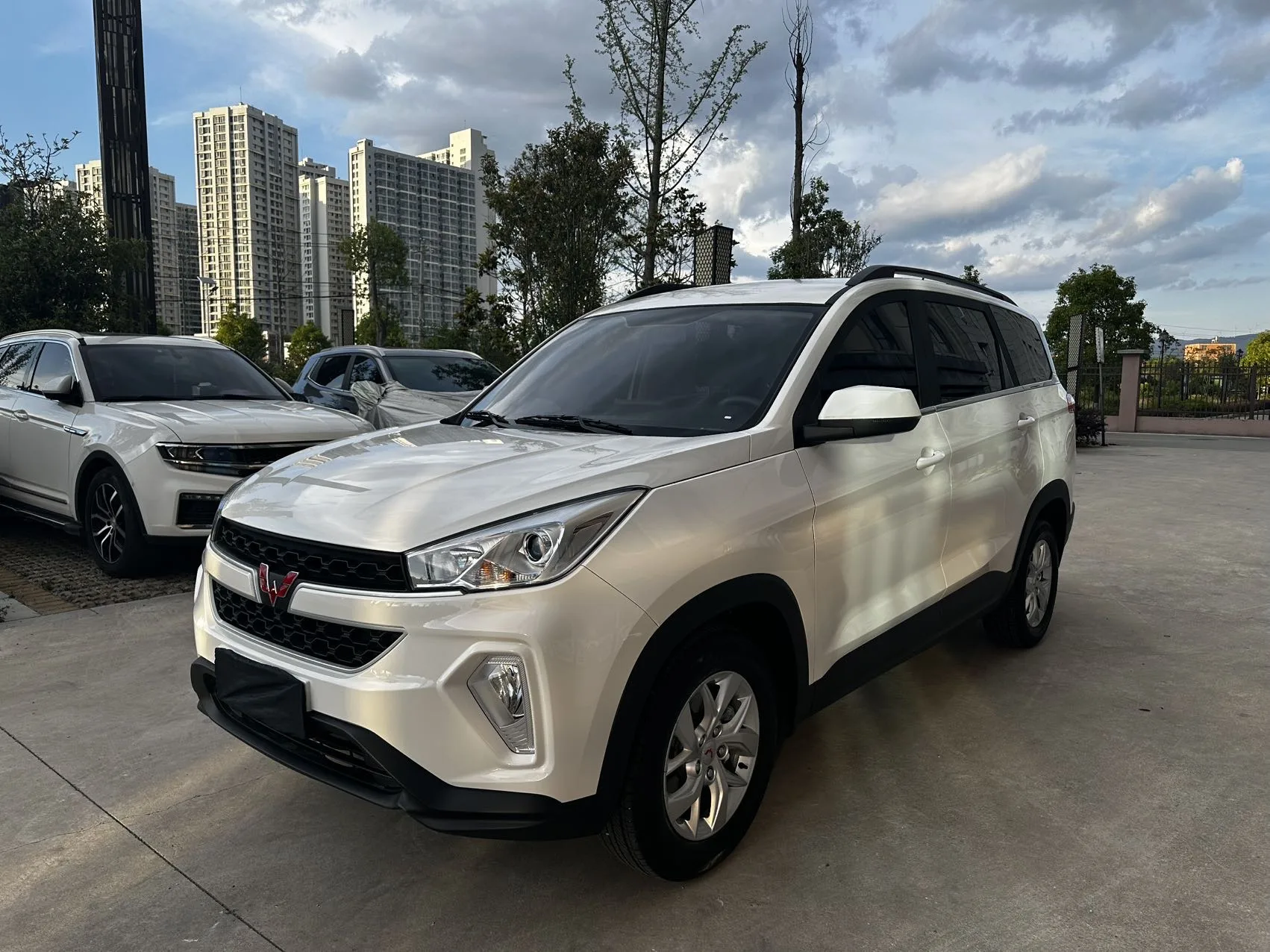 Wuling Hongguang S3 1.5 Comfort Manual Transmission (2019 Model)
