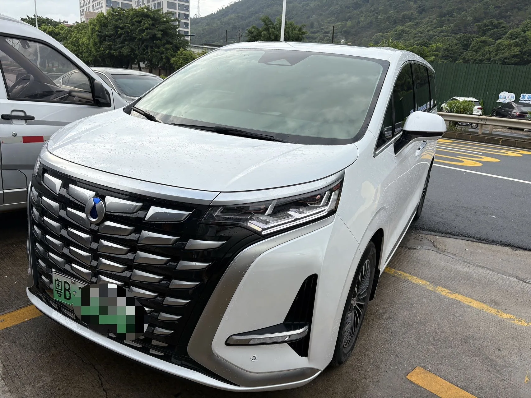 Denza D9 2022 DM-i 970 4WD Premium Edition