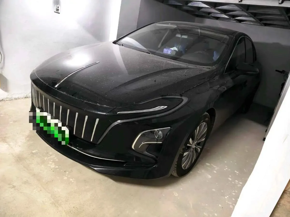 Hongqi E-QM5 2024 500km Travel Edition