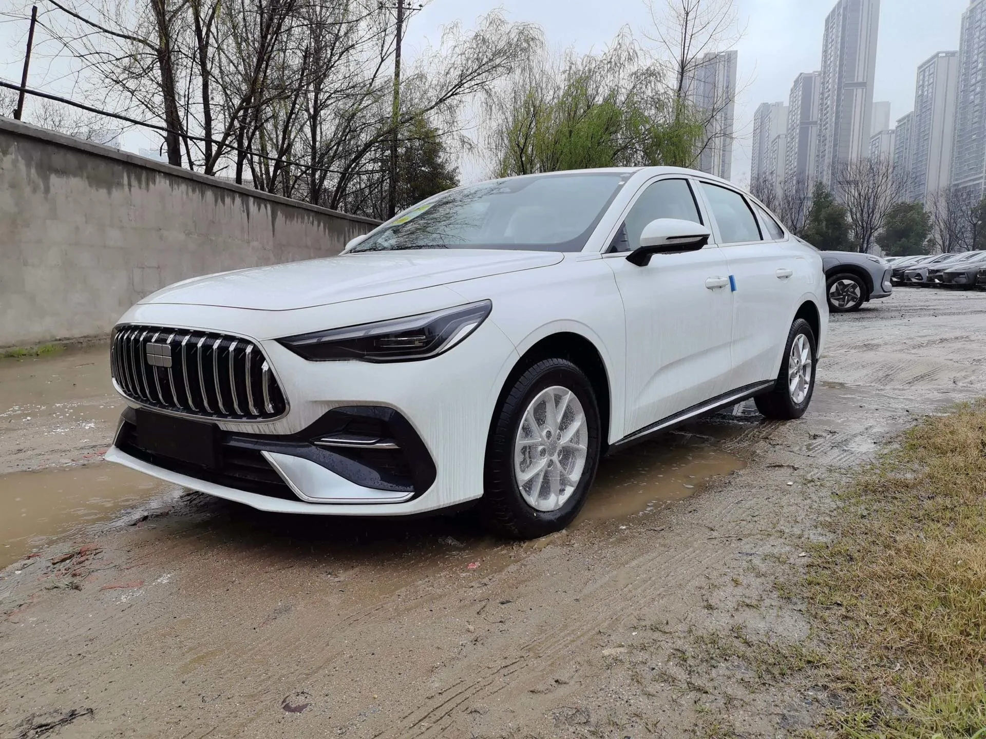 Geely Galaxy 2025 Starry 6 EM-i 1.5 125km Long Range Edition Automatic
