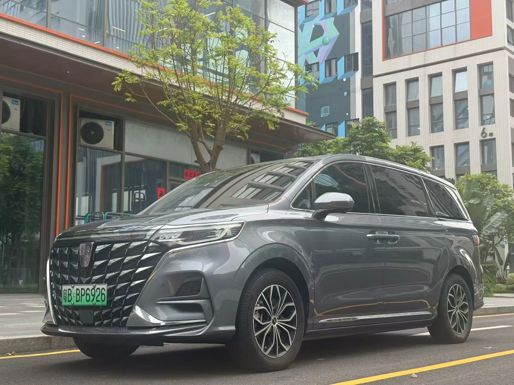 2022 Roewe iMAX8 EV First Class Platinum Edition
