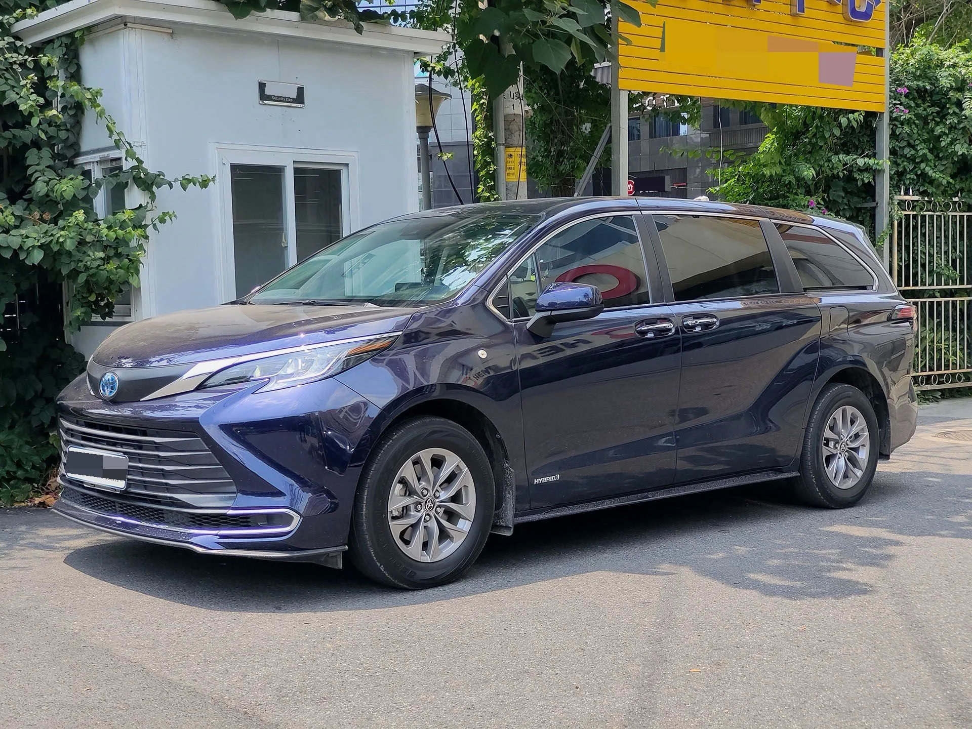 Toyota Sienna (Imported) 2021 Model Year Sienna 2.5 CVT Automatic Transmission