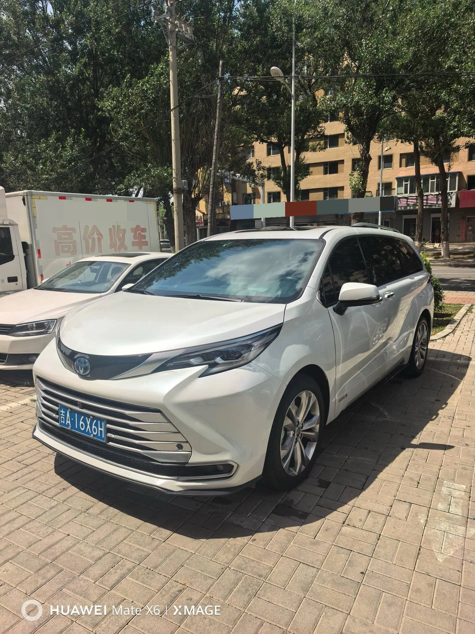 Toyota 2023 Sienna 2.5 CVT Platinum Edition Automatic