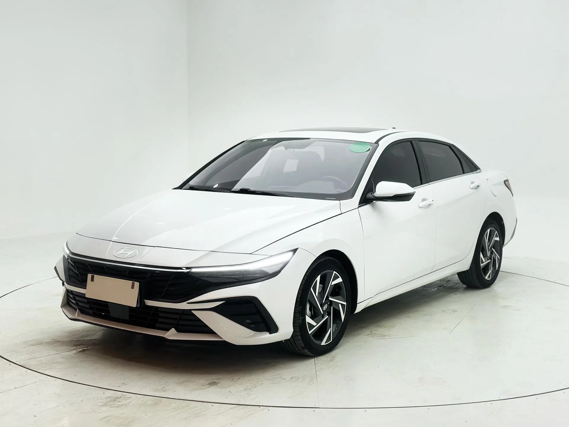 Hyundai Elantra 2023 1.5L CVT LUX Premium Edition