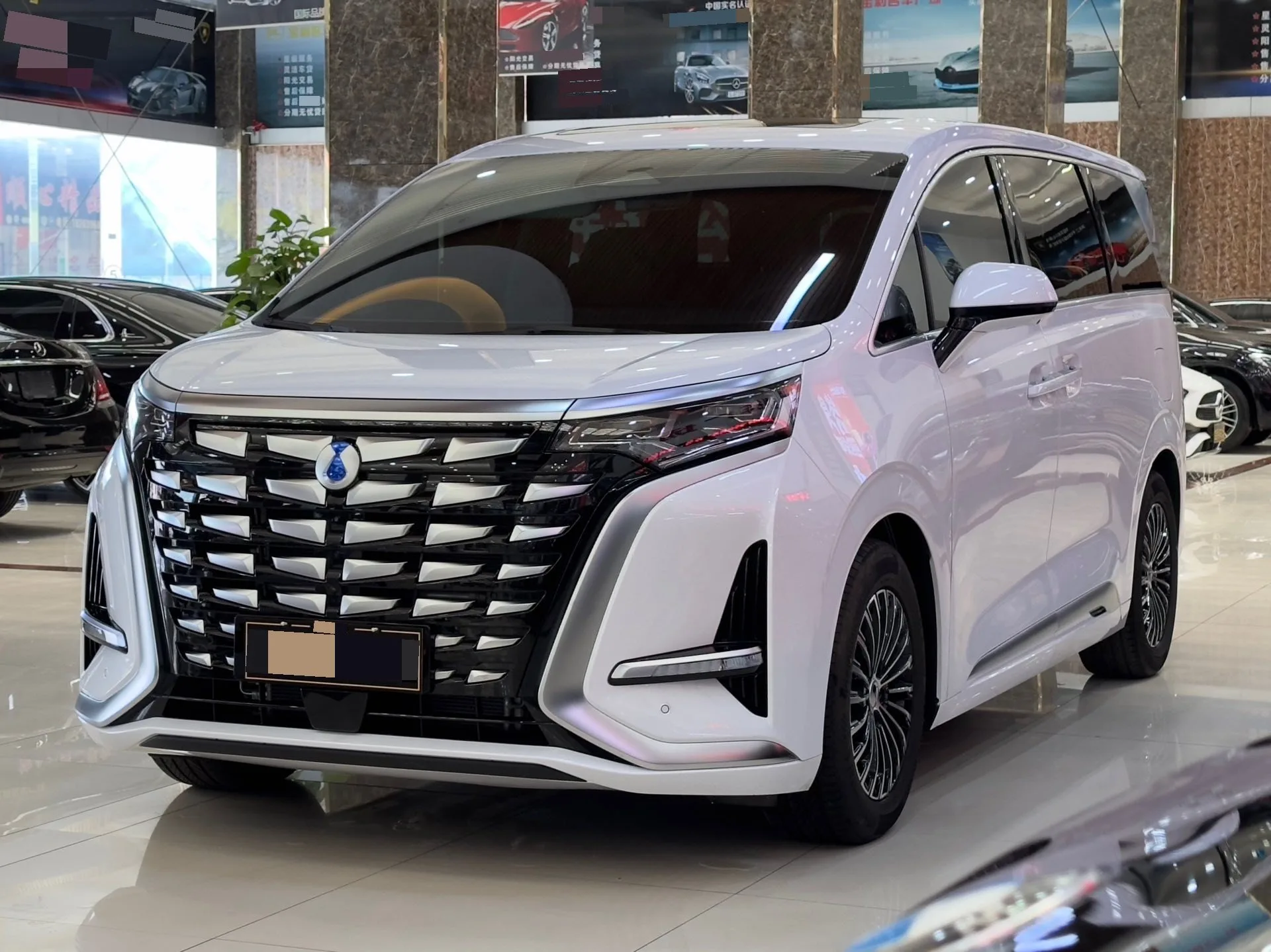 Denza D9 2022 DM-i 970 AWD Flagship Edition
