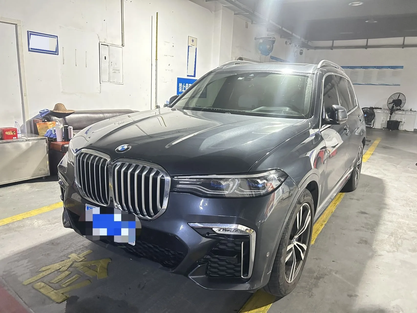 2022 BMW X7 xDrive40i Premium Line with M Sport Package