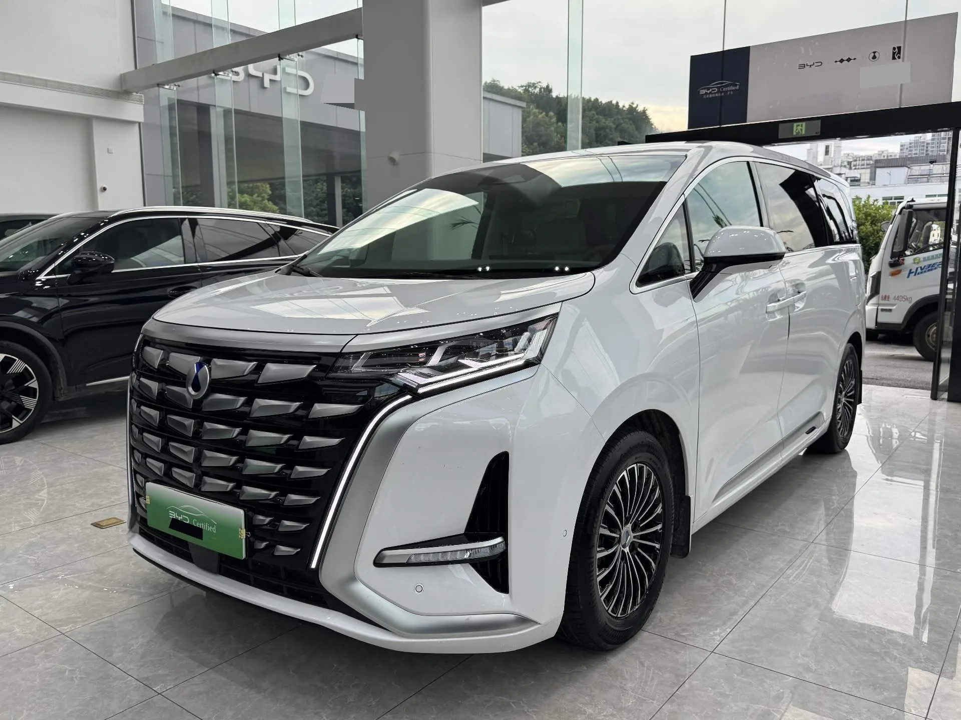 Denza D9 2022 DM-i 970 AWD Flagship Edition
