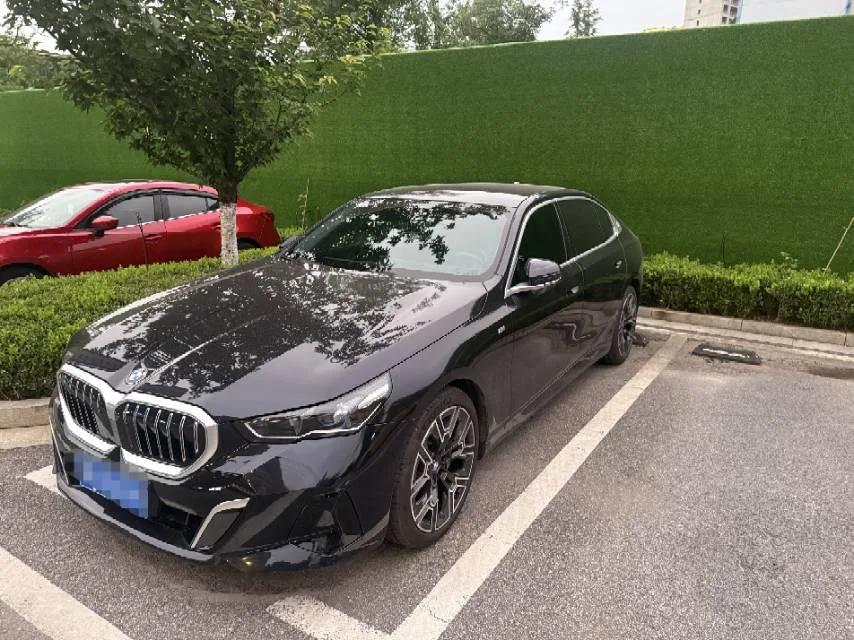 2025 BMW 5 Series 530Li 48V 2.0T Luxury M Sport Package Automatic