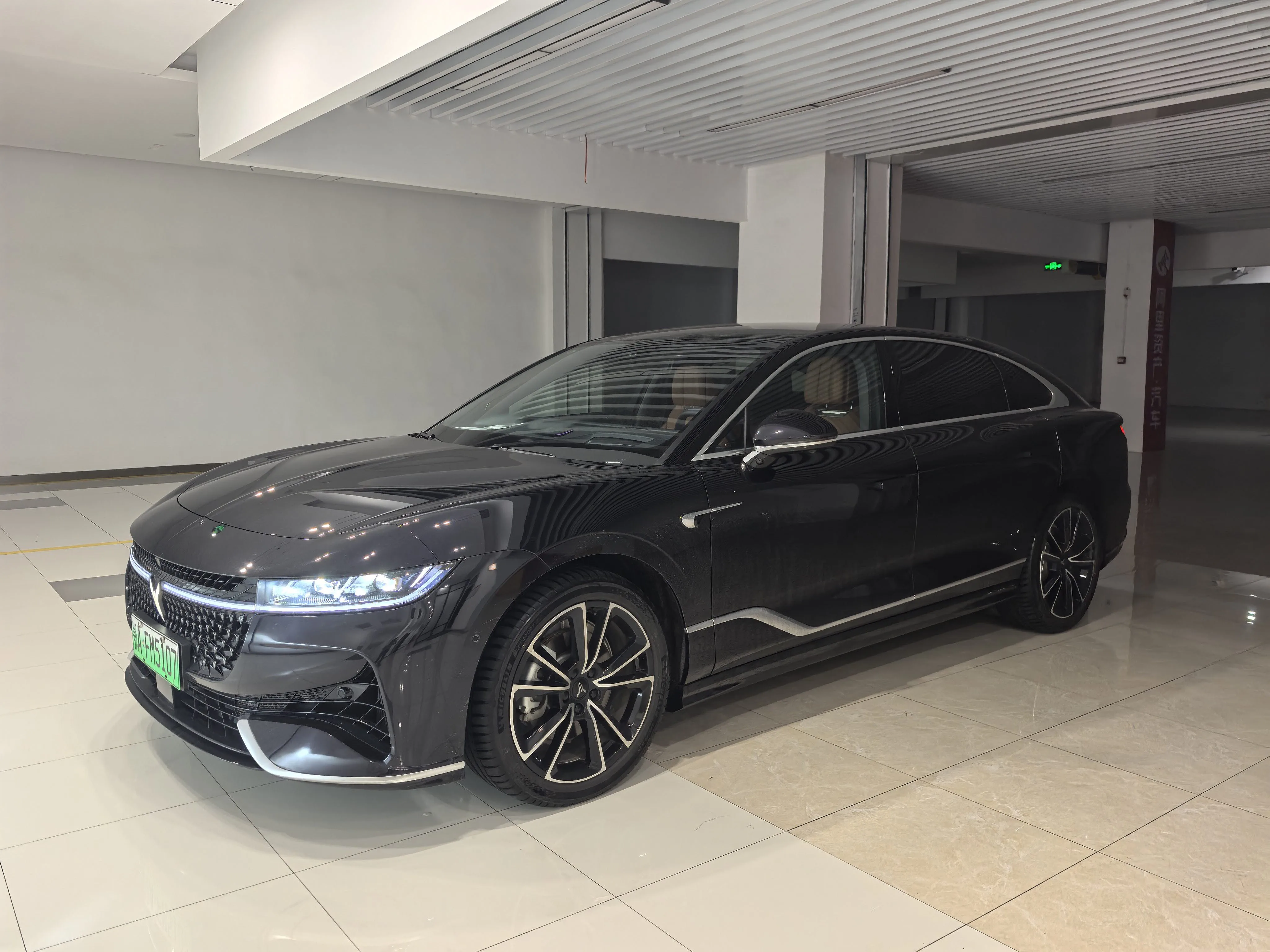 Lantra Zhi Guang 2024 PHEV AWD Ultra-Long Range Flagship Edition