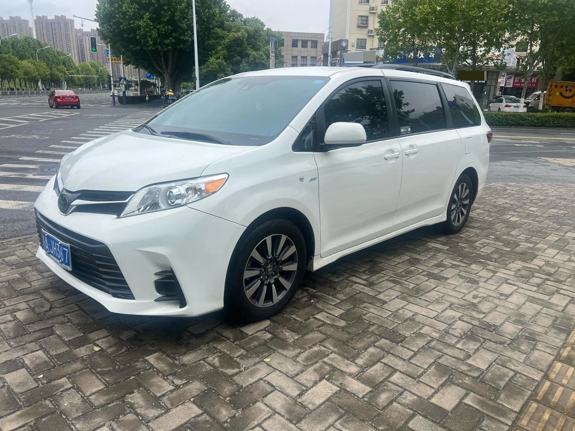 Toyota Sienna (Imported) 2019 Model Year, 3.5 L, 2WD, 7-Seater, U.S. Spec, Automatic Transmission
