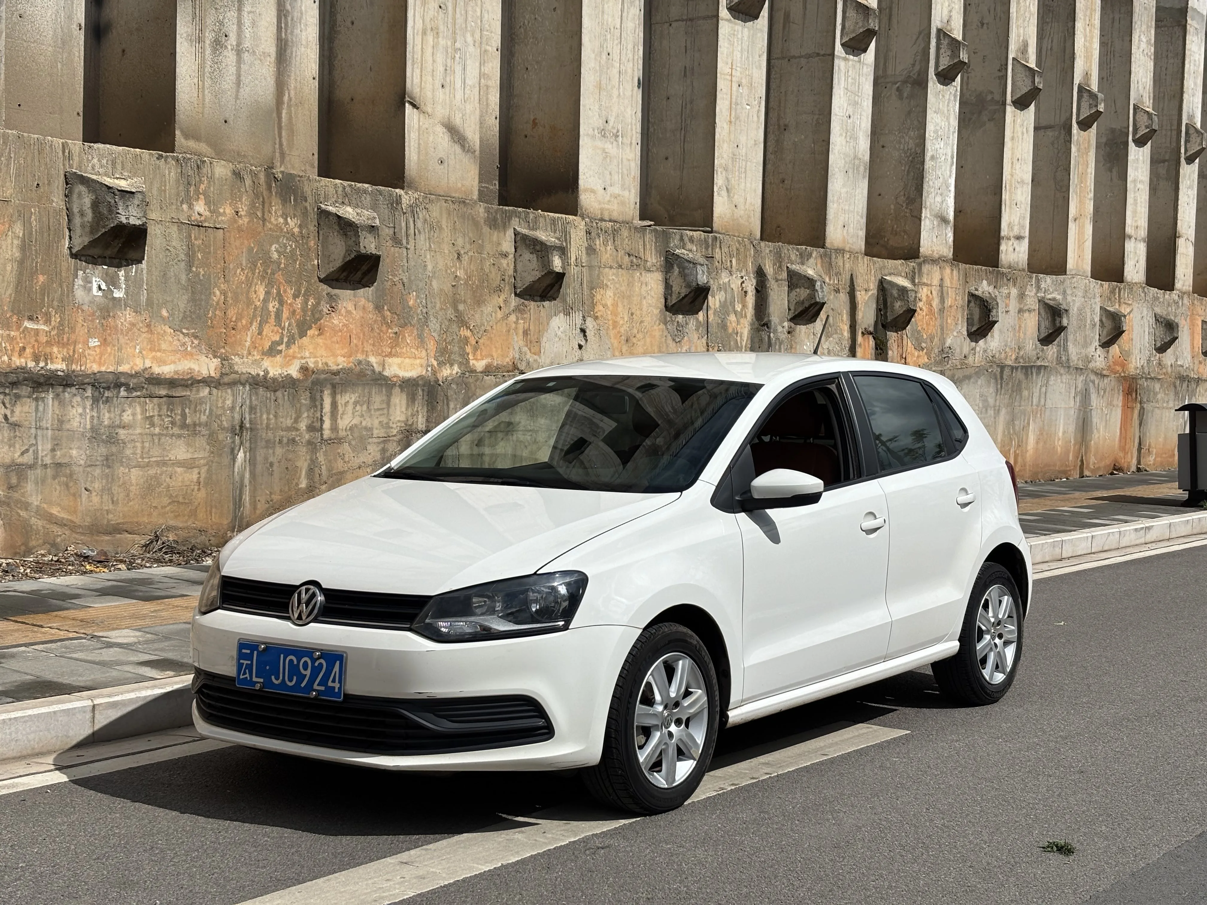 Volkswagen 2014 POLO 1.4 Fashion Edition (Manual Transmission)