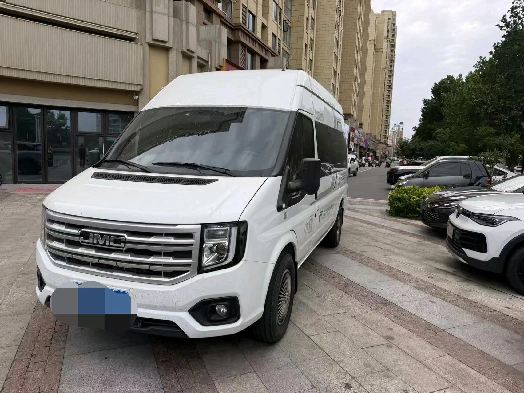 Jiangling Fushun 2023 2.0T Automatic Mid-Wheelbase High-Roof Business Model 9-Seater (Non-Commercial)