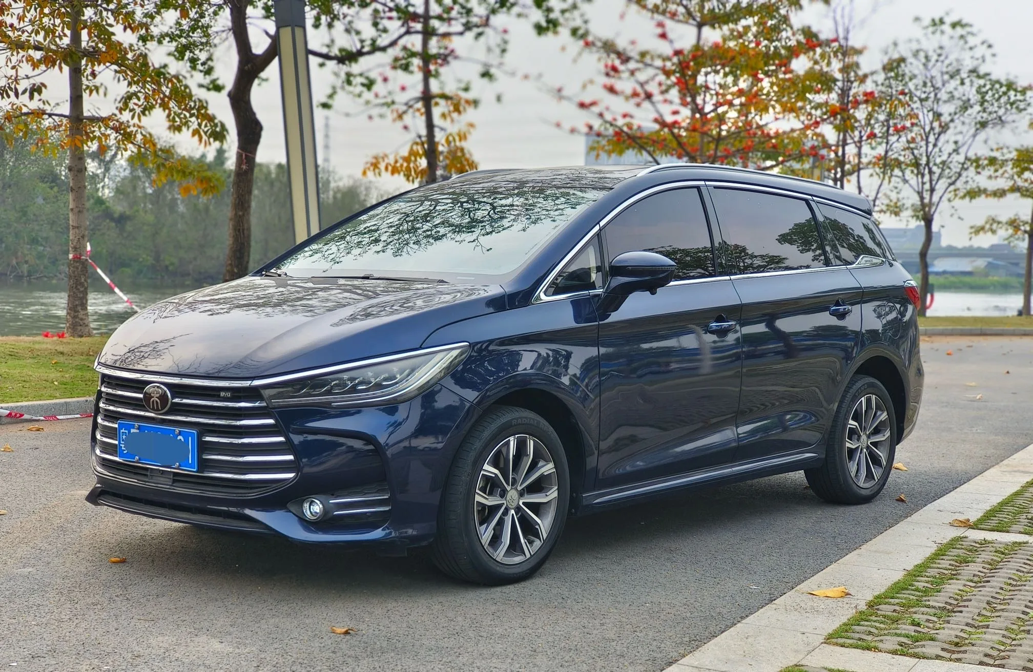 Song MAX 2019 1.5T Automatic Intelligent Connected Sunroof Model 7-Seater National V Emission Standard