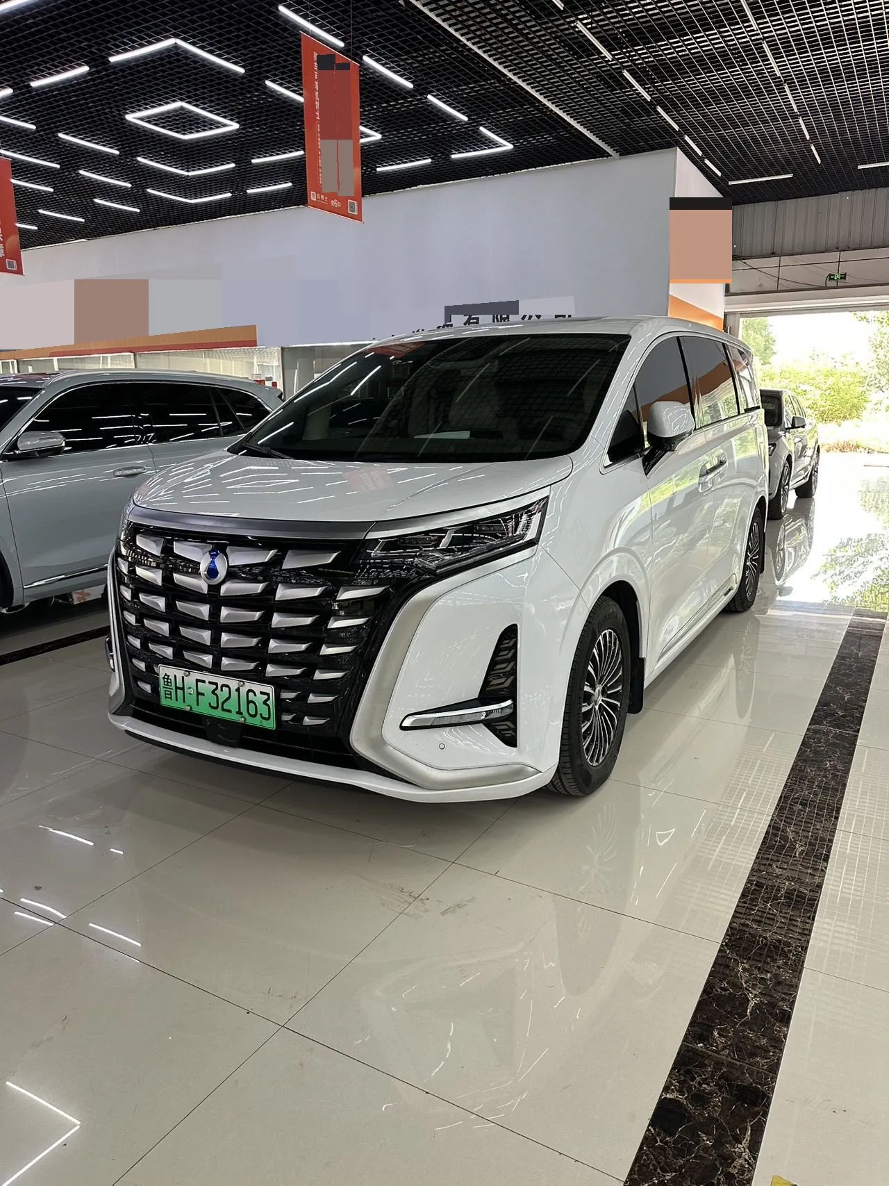 Denza D9 2022 DM-i 970 4WD Premium Edition
