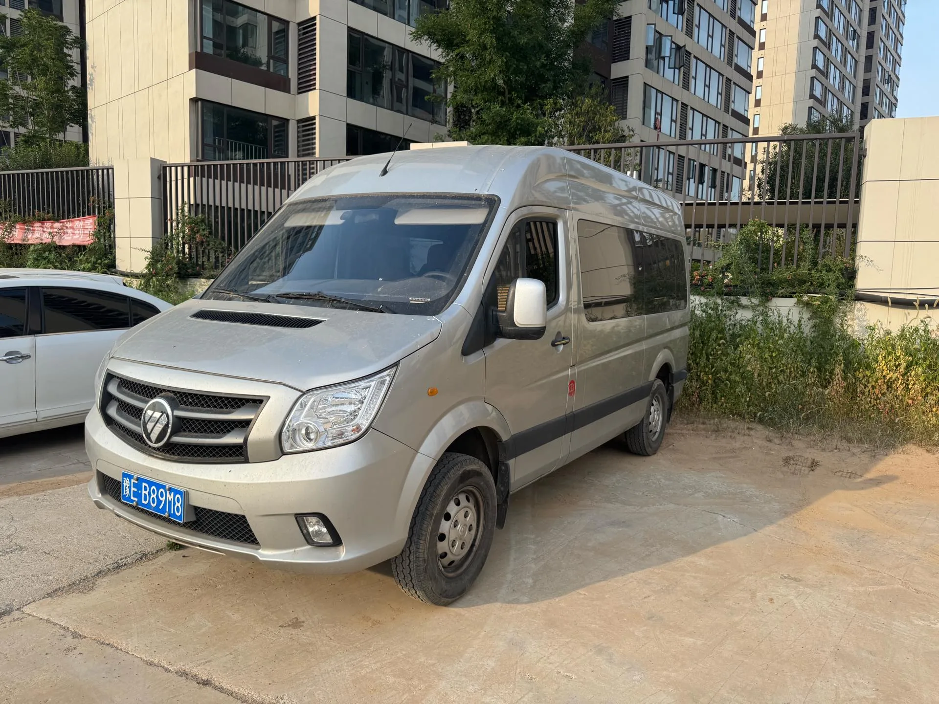 Foton 2023 Tuyao 2.0T Compact Passenger Van, Luxury Edition, Long Wheelbase, Medium Roof, Single Rear Tire, 9-Seater, Manual Transmission