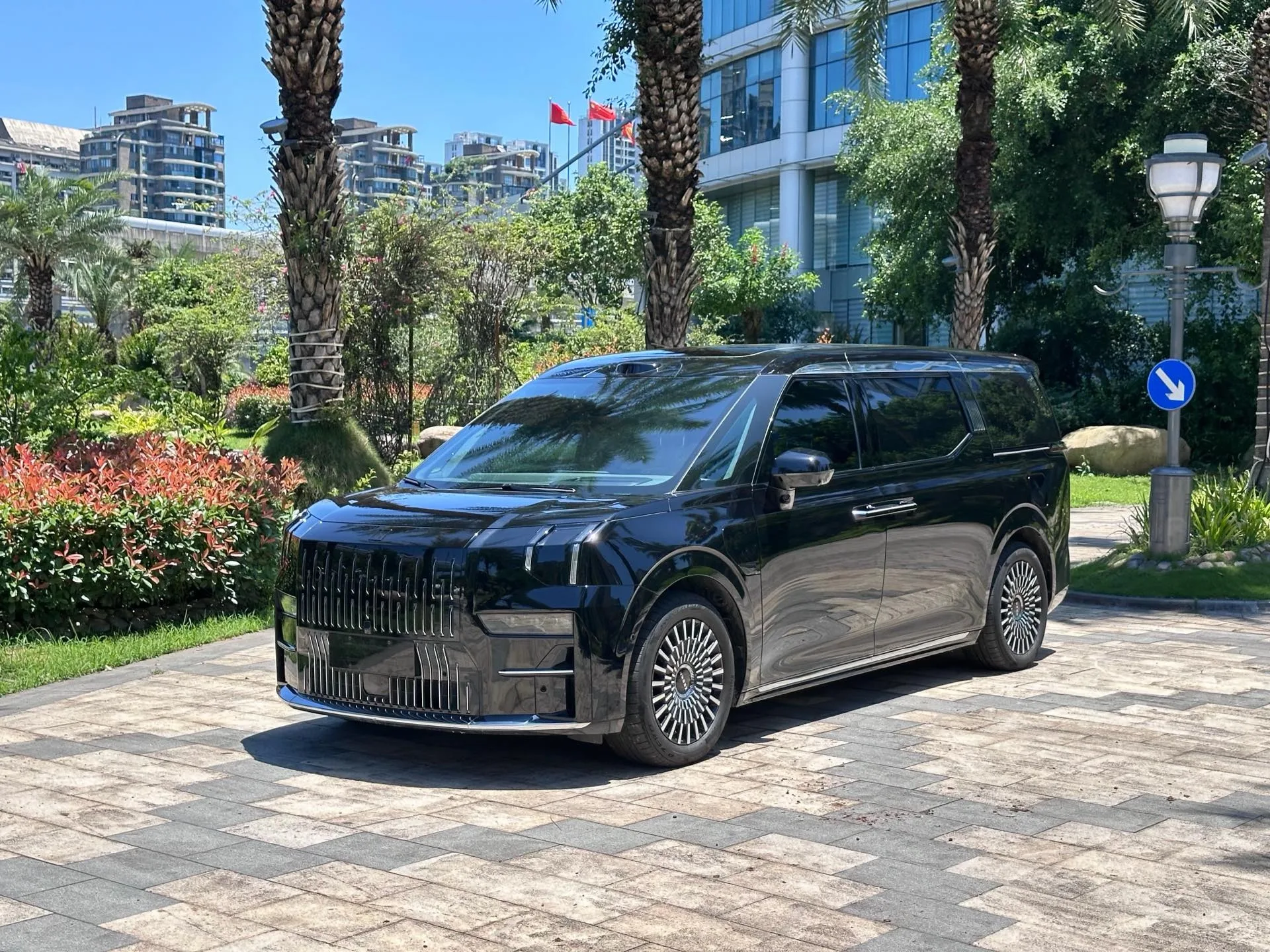 2024 Jike 009 Six-Seat Executive Edition AWD 108kWh Automatic