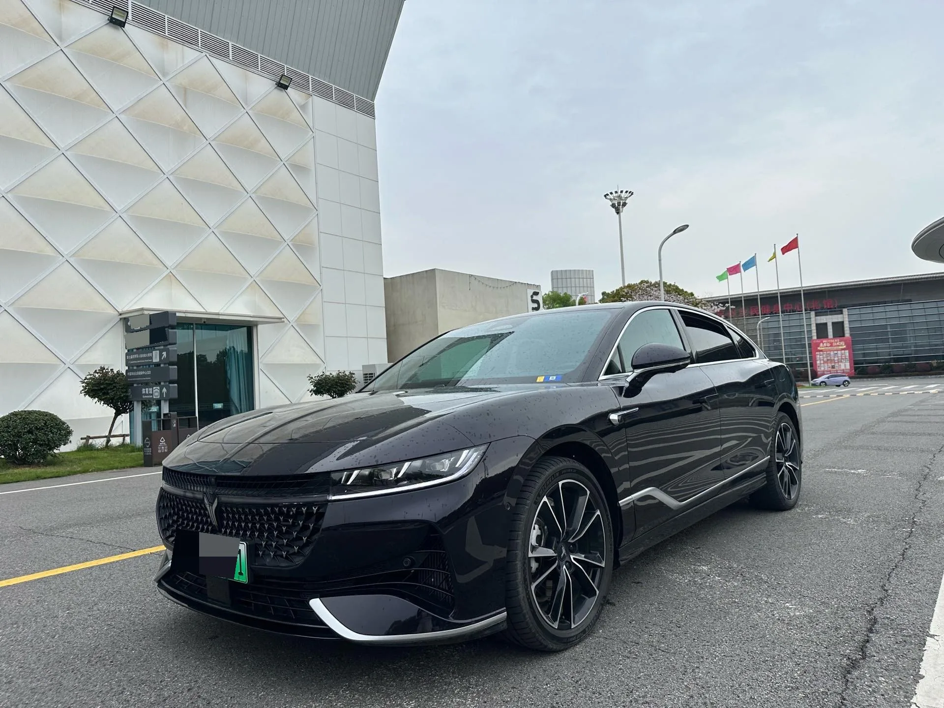 Lantra Zhi Guang 2024 PHEV AWD Ultra-Long Range Flagship Edition