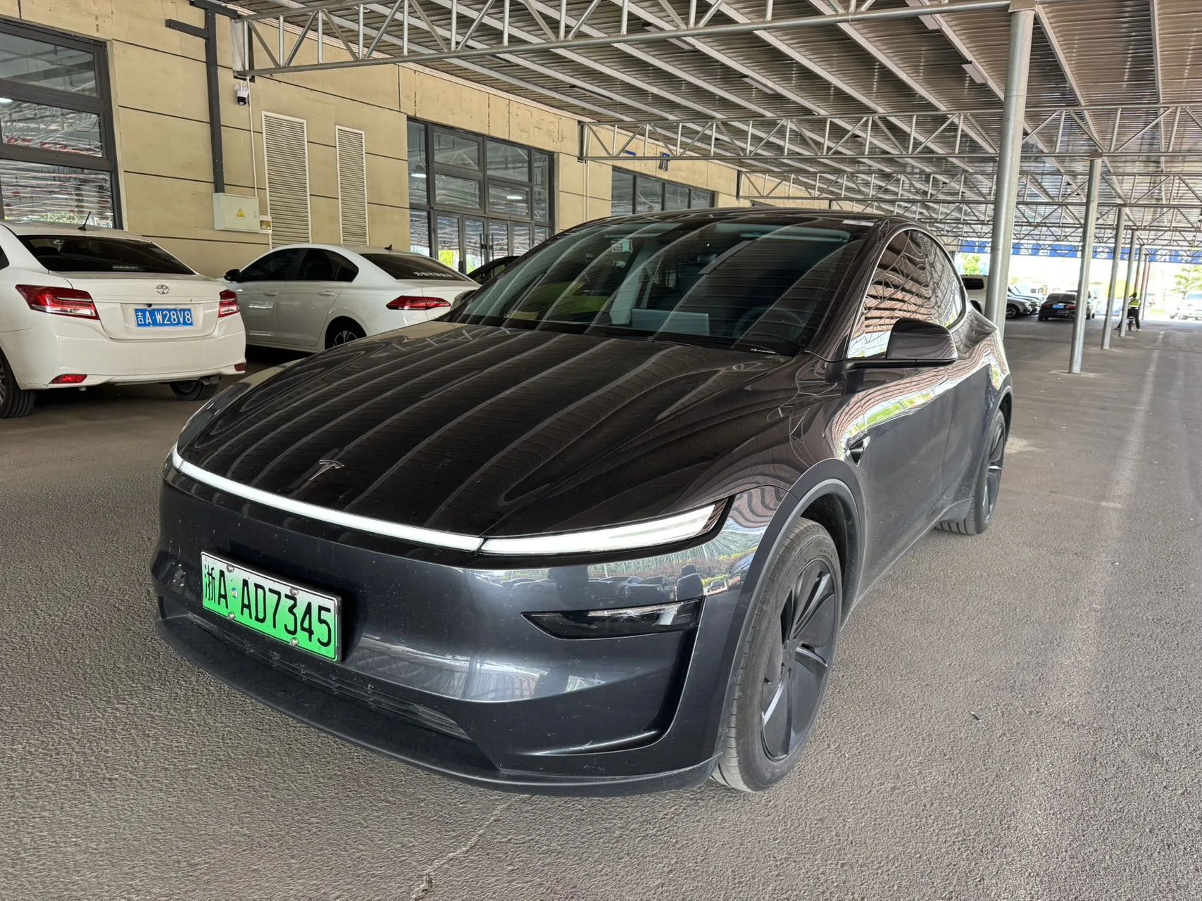 Tesla 2025 Model Y Rear-Wheel Drive Automatic