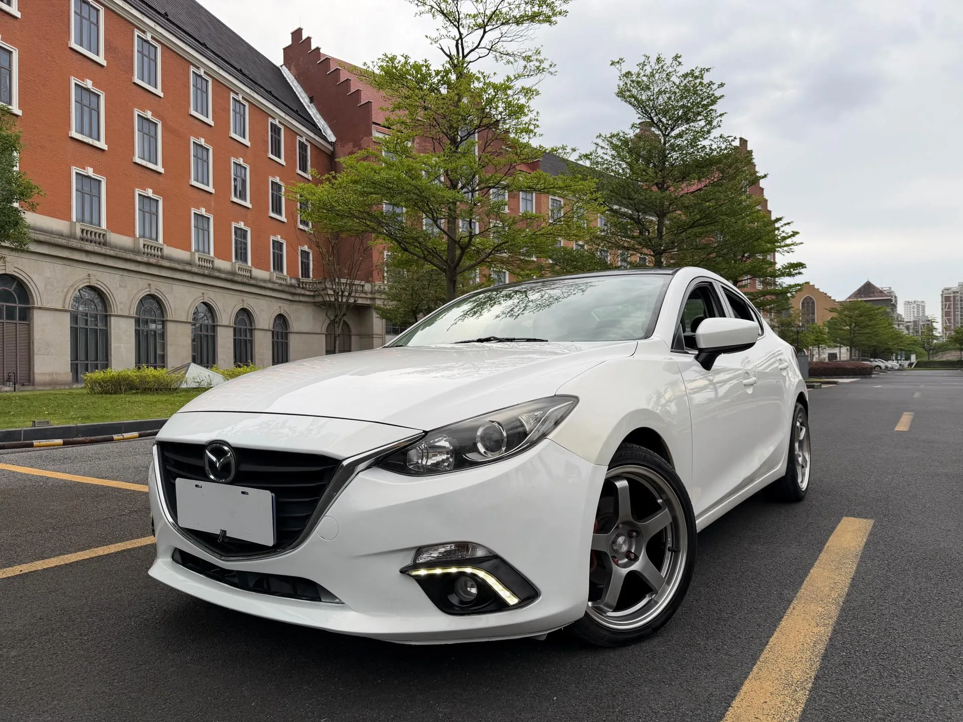 Mazda3 Axela 2014 Sedan 1.5L Automatic Luxury