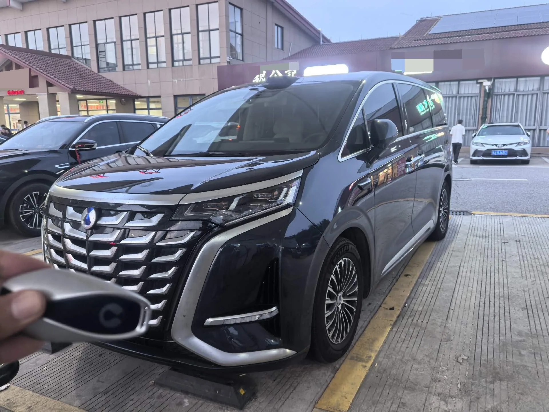 Dongfeng 2025 Model Year Dongfeng D9 DM-i 1.5T CVT Smart Driving Edition 1020 AWD Premium Model, Automatic Transmission