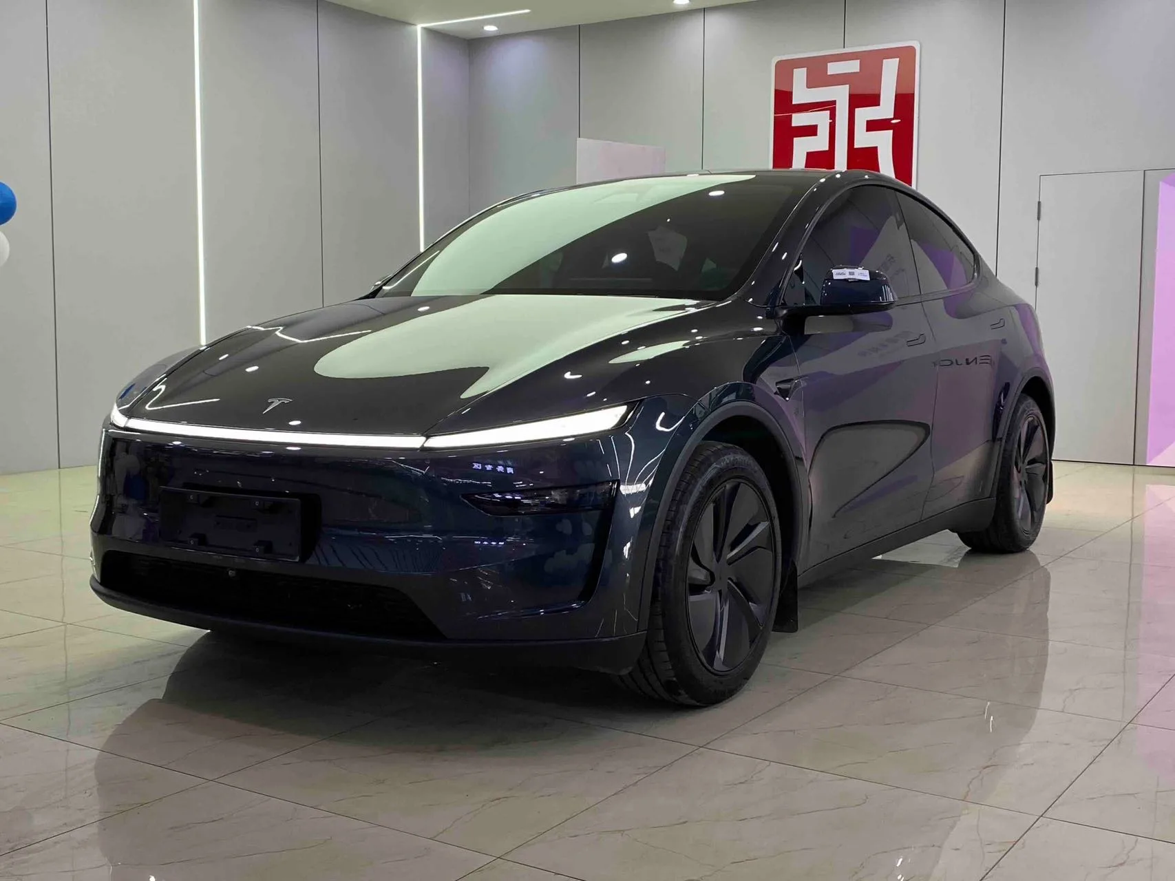 Tesla 2025 Model Y Rear-Wheel Drive Automatic