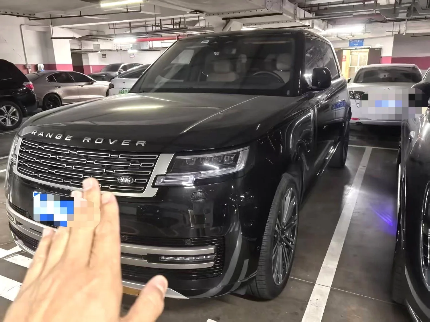 2025 Land Rover Range Rover (Imported) 48V 3.0T L6 400PS Extended 7-Seater Automatic
