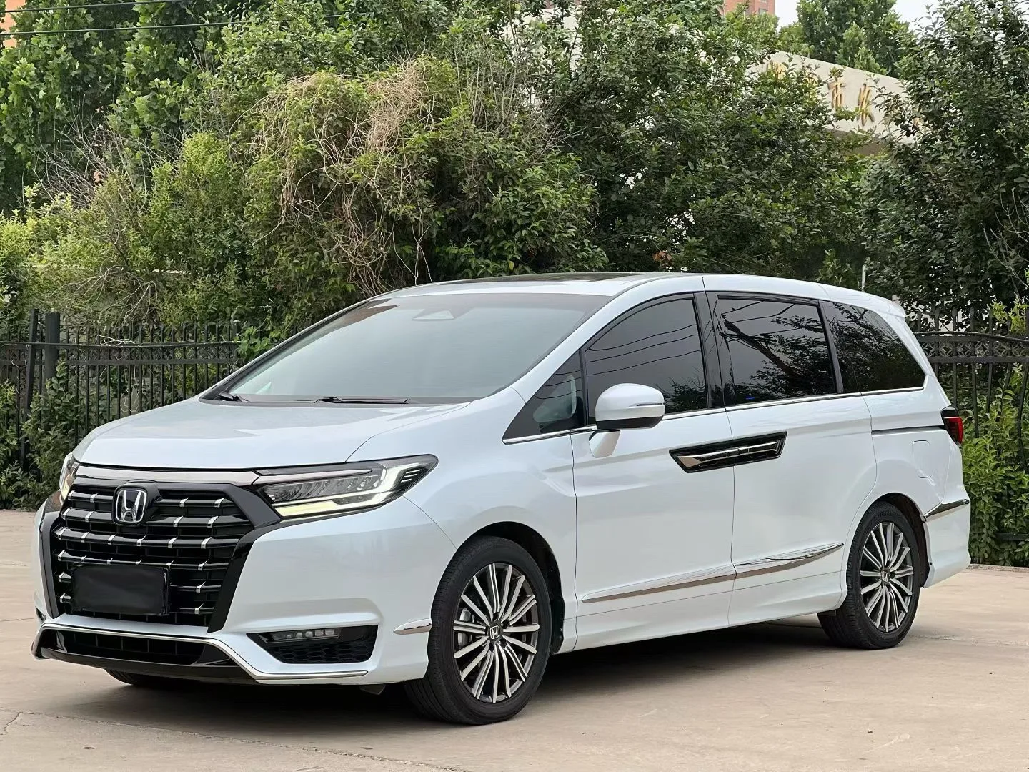 Honda 2024 Elysion e:HEV 2.0 CVT Luxury Edition Automatic