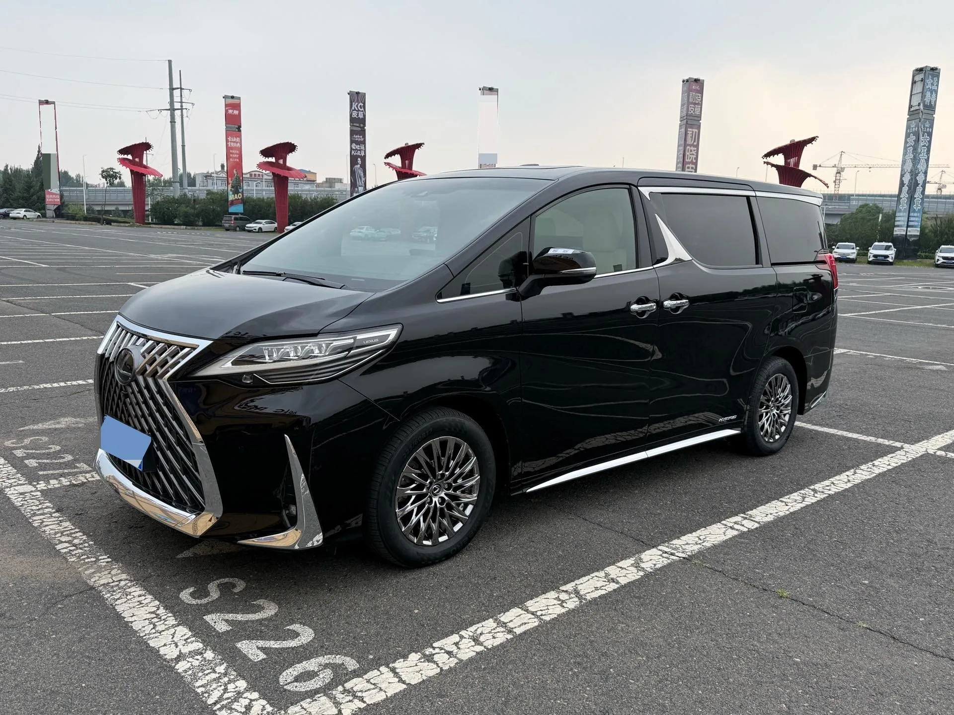 2020 Lexus LM 300h Four-Seater "Imperial" Edition