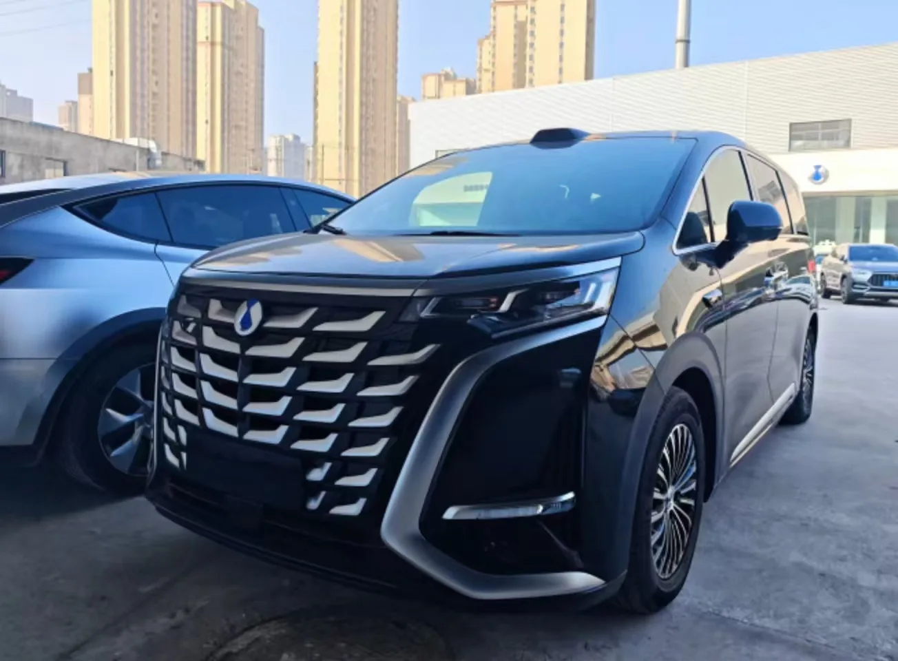 Dongfeng Motor 2025 Model Year Dongfeng D9 DM-i 1.5T CVT Front-Wheel Drive Premium Navigation Edition Automatic Transmission