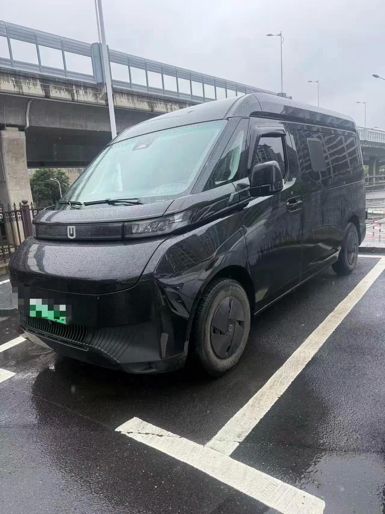 Remote 2025 Super VAN Yucheng Edition, Short Wheelbase, Mid-Roof, 83 kWh, Automatic Transmission