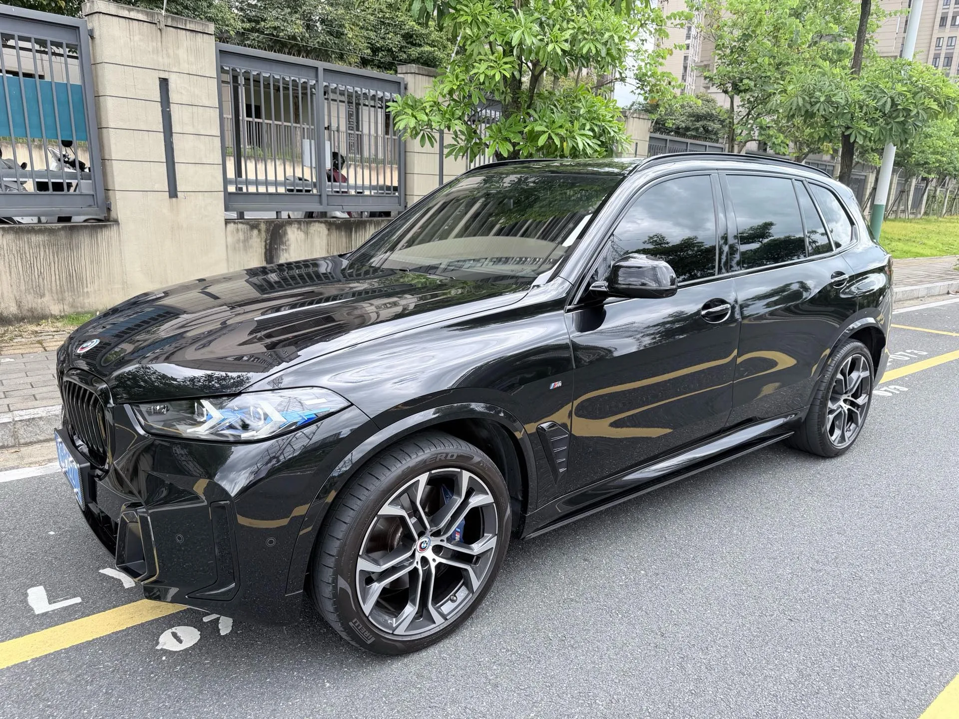 BMW 2023 X5 xDrive40Li 48V 3.0T Premium M Sport Night Edition Package, Automatic Transmission