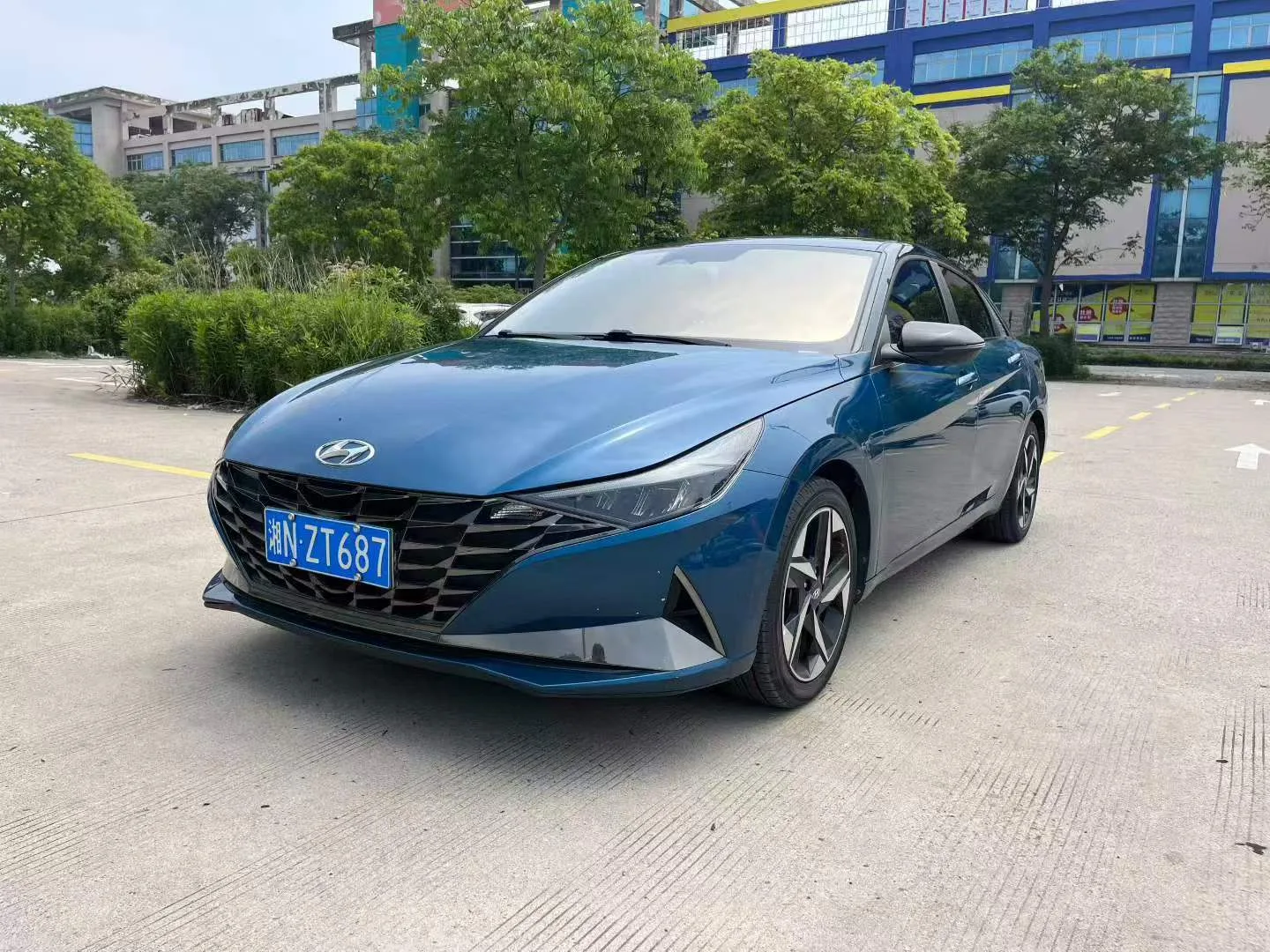 Hyundai Elantra 2021 1.5L CVT LUX Premium Edition