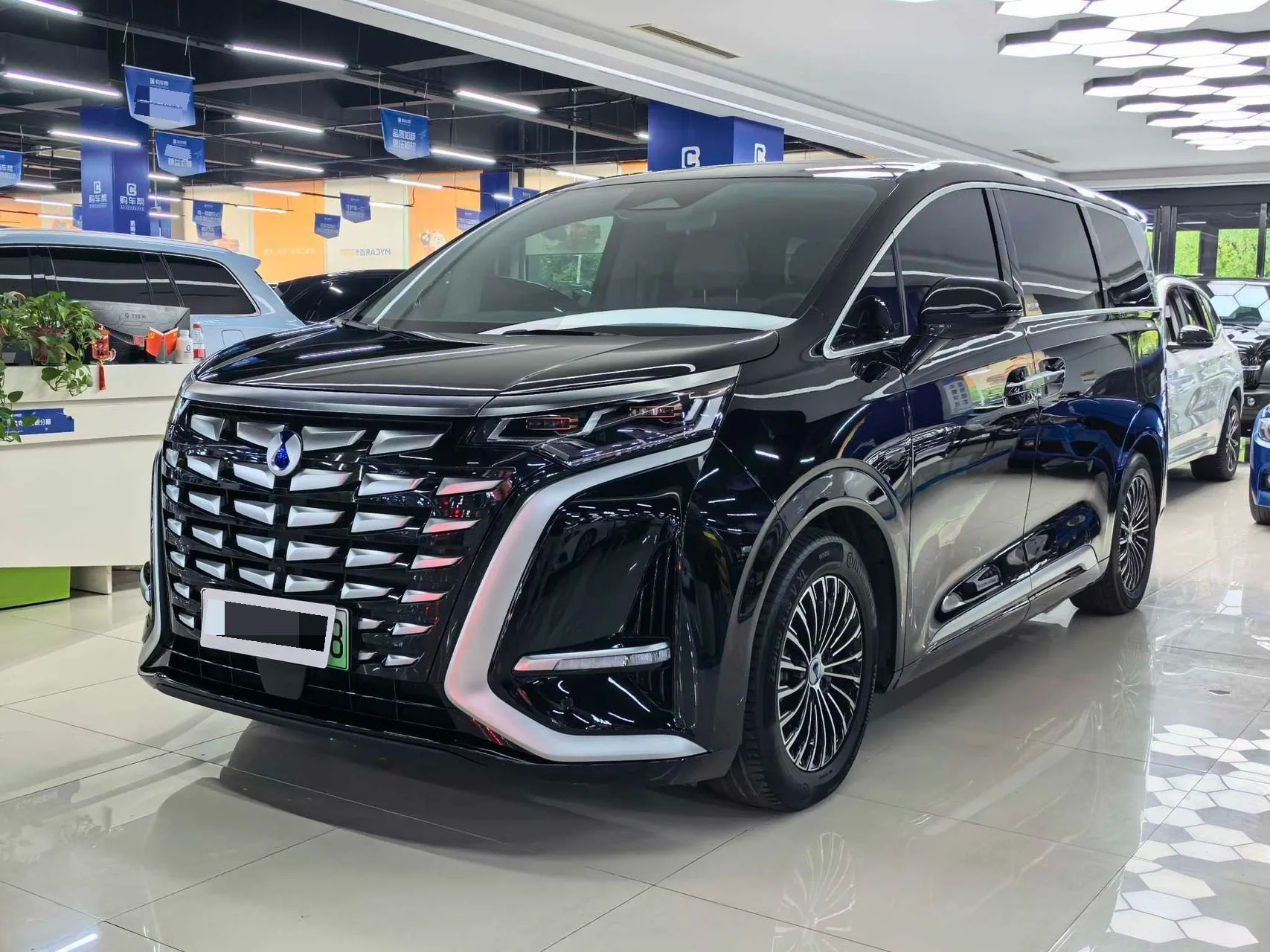 Denza D9 2022 DM-i 970 4WD Premium Edition
