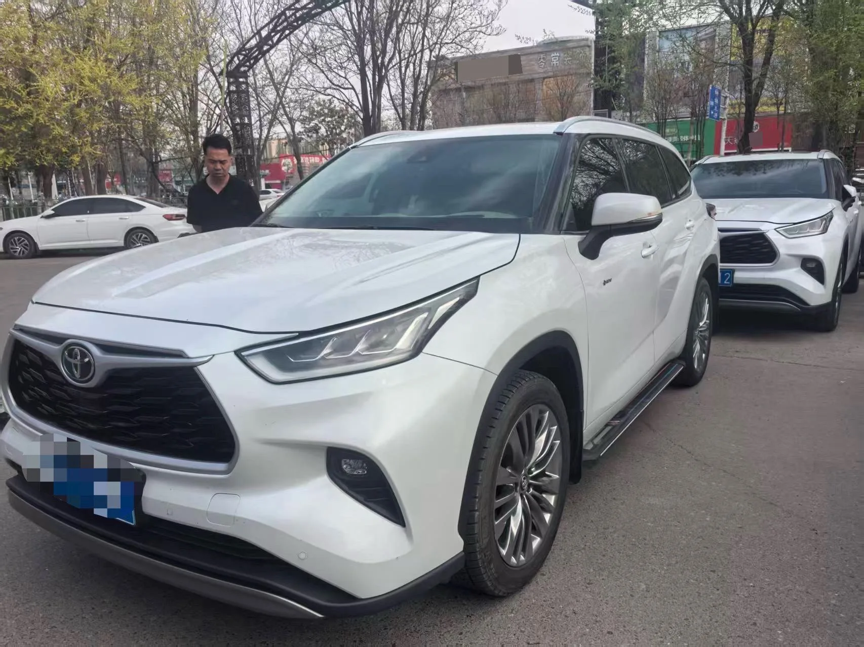 Toyota 2023 Highlander Hybrid 2.5L CVT Intelligent Electric Hybrid AWD Premium Edition 7-seater Automatic Transmission