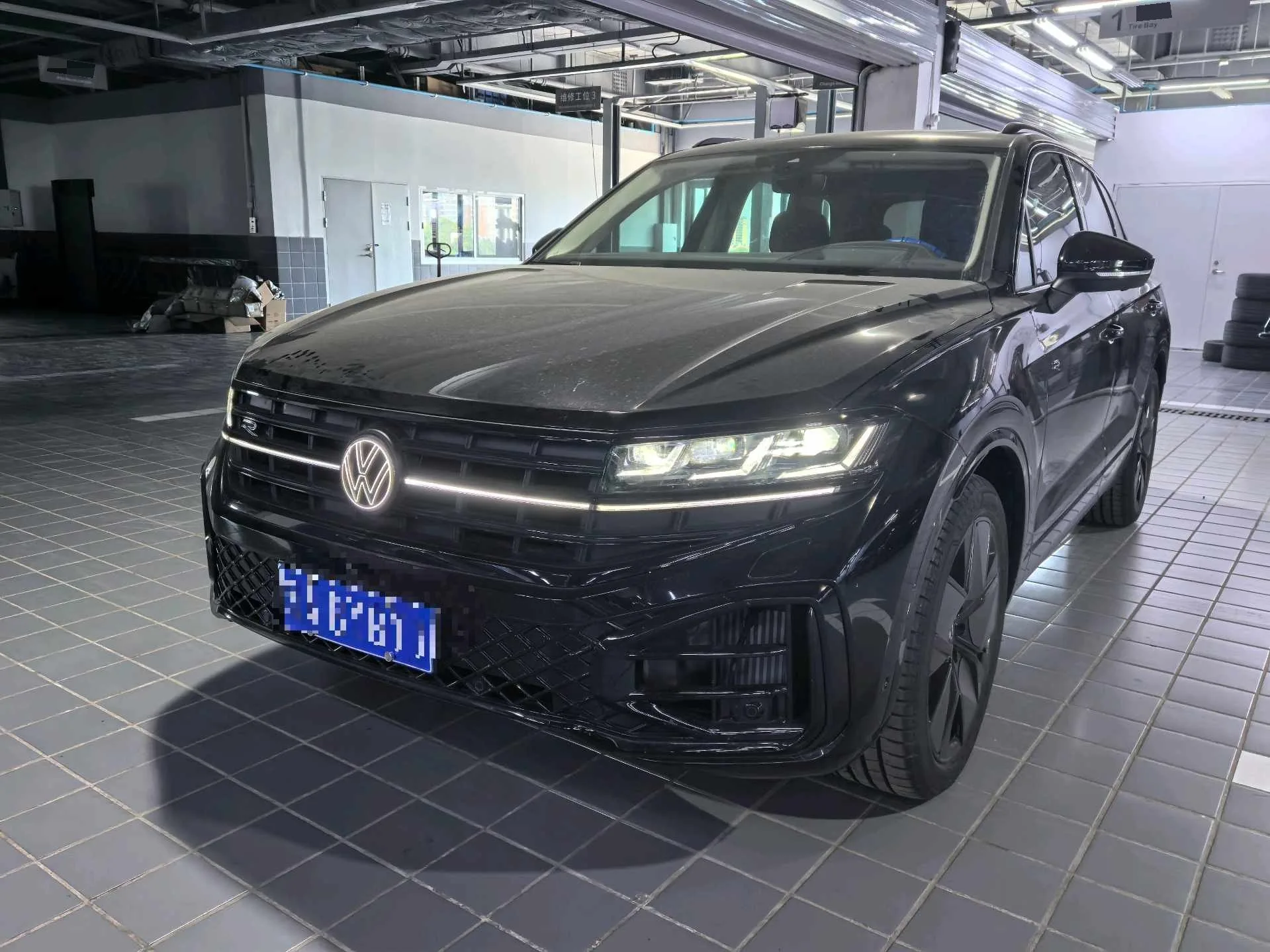 Volkswagen Touareg (Imported) 2026 Model Year Touareg 3.0TSI Rui Jing Edition, Radiant Black Sport Package, Automatic Transmission