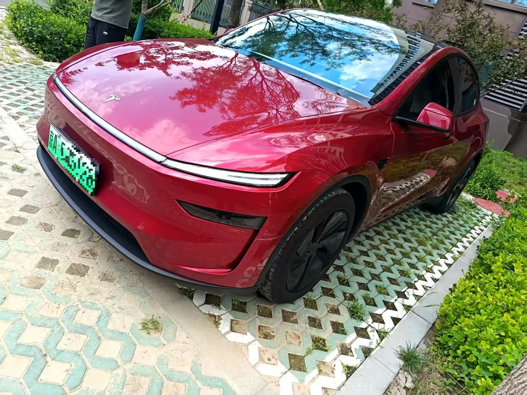 Tesla 2026 Model Y Long Range All-Wheel Drive Automatic