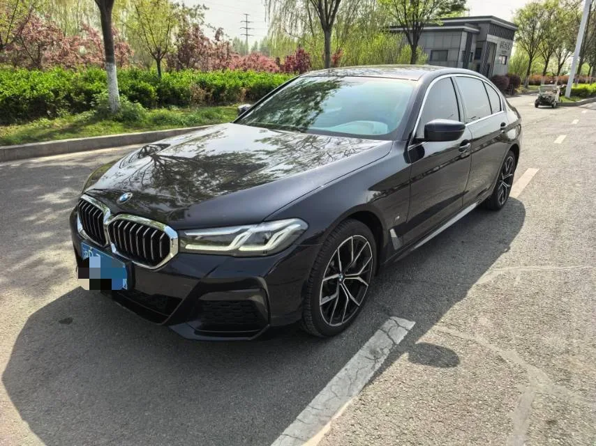 2022 BMW 5 Series (Mid-Cycle Facelift 2) 530Li Premium Line with M Sport Package
