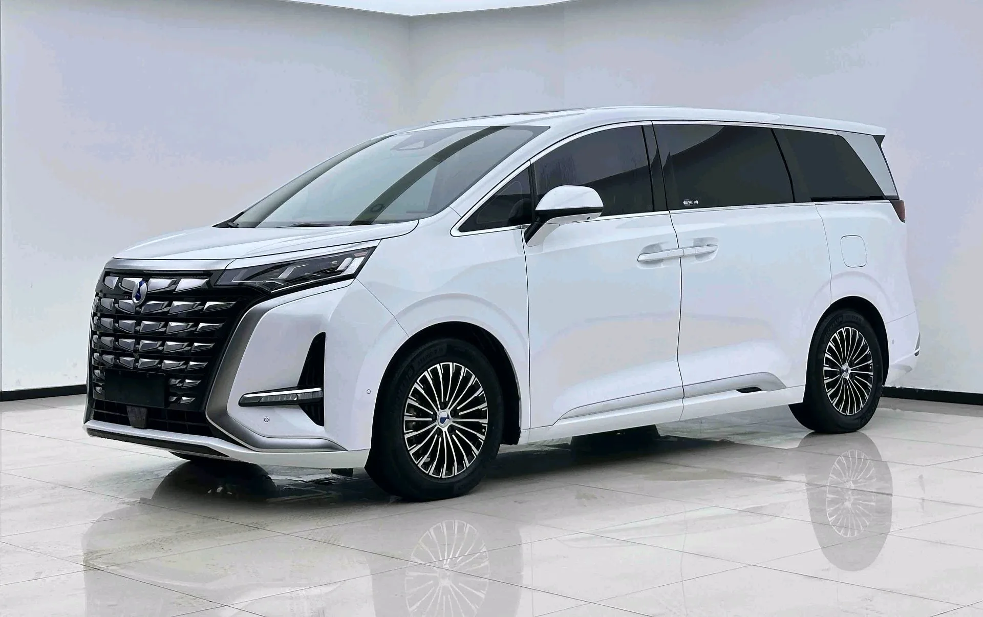 Denza D9 2022 DM-i 970 AWD Flagship Edition