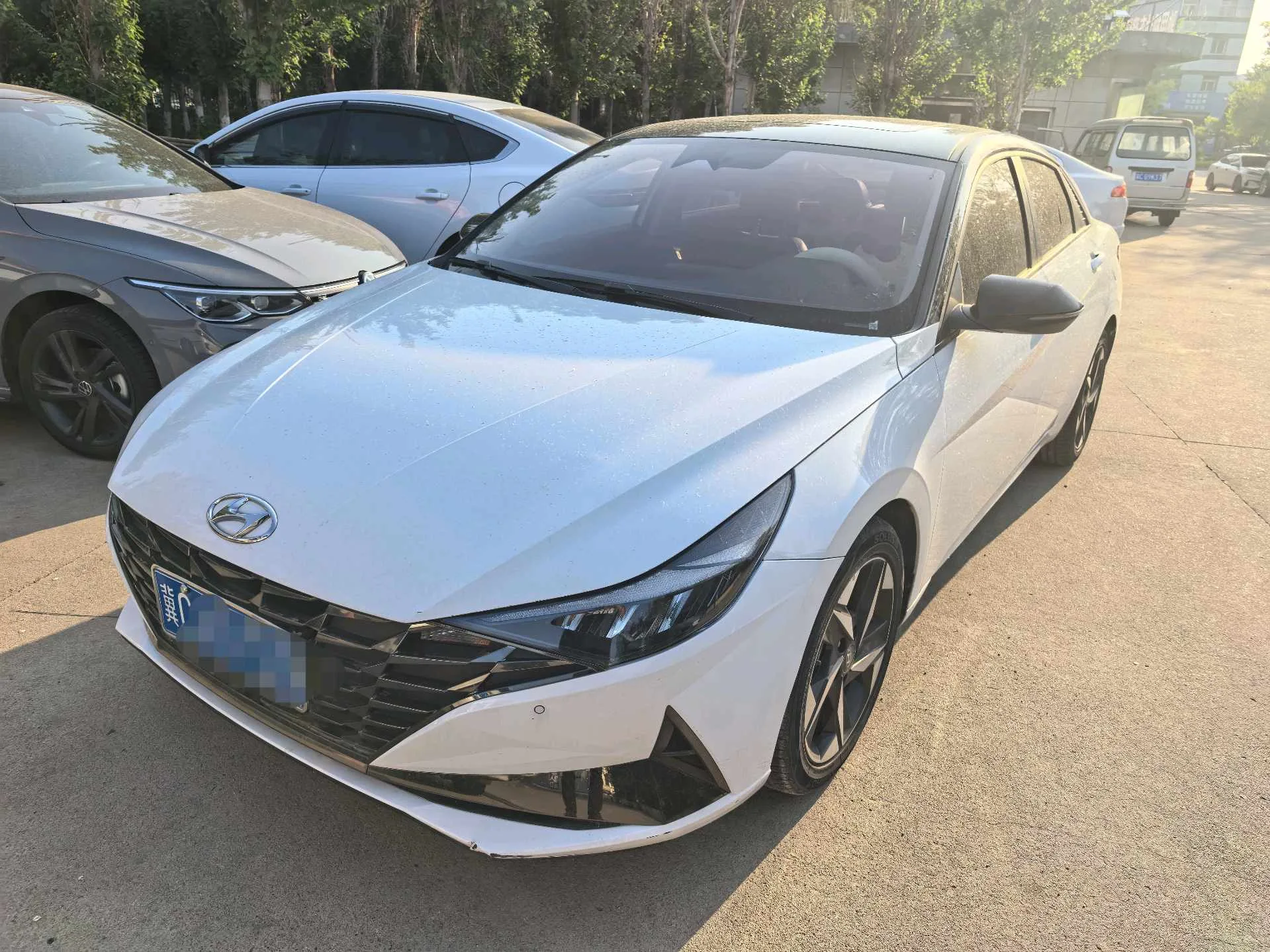 Hyundai Elantra 2021 1.5L CVT LUX Premium Edition