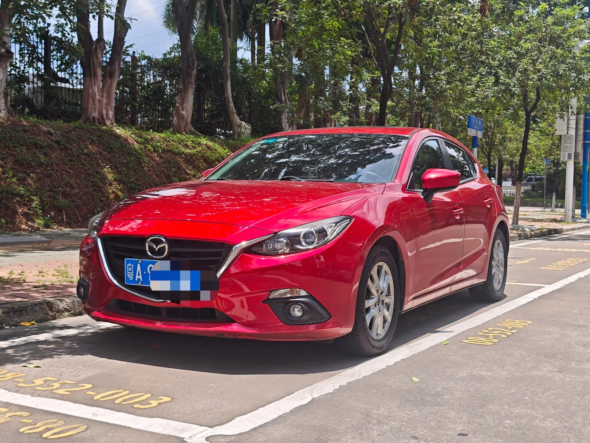 2014 Mazda3 Axela Hatchback, 1.5L, Automatic, Luxury Trim