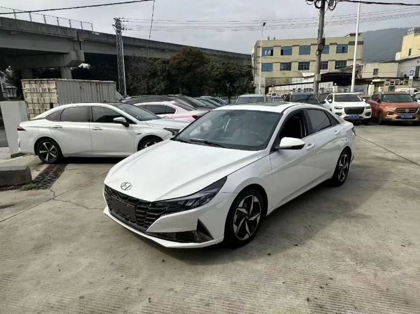 Hyundai Elantra 2023 1.5L CVT LUX Premium Edition